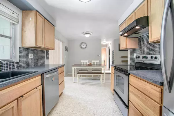 705 GRACIE CT, Deland, FL 32720