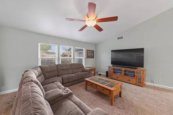 1202 Devonshire CT, Roseville, CA 95661