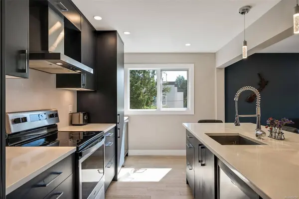 1215 Bay St, Victoria, BC V8T 1S7