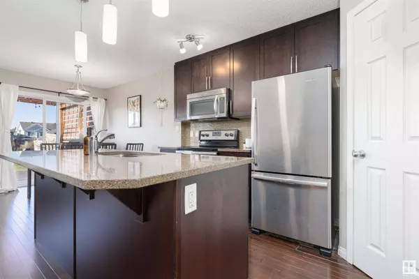 1724 CHAPMAN WY SW, Edmonton, AB T6W 2E8