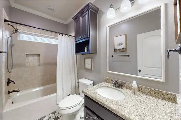 4274 Rocky Rhodes DR, College Station, TX 77845