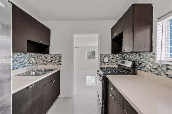 10500 NW 30th Ct, Miami, FL 33147