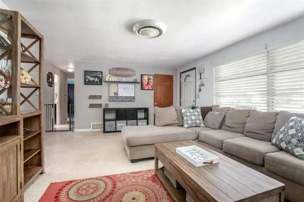 705 GRACIE CT, Deland, FL 32720