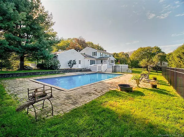 25 Brookhills Road, Branford, CT 06405