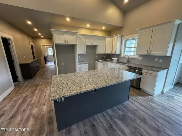 707 W Old Andrew Johnson Hwy, New Market, TN 37820