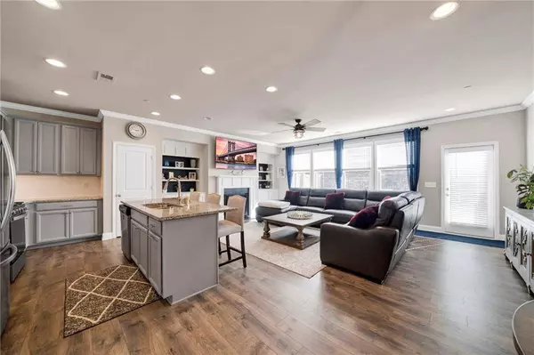 377 Hayden CIR, Woodstock, GA 30189