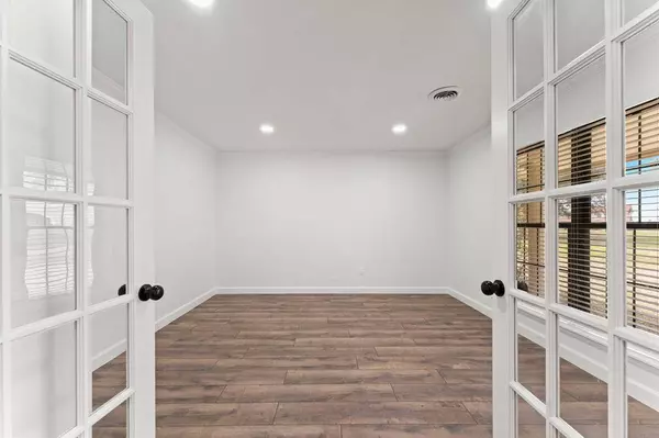 5124 Kendall RD, Beach City, TX 77523