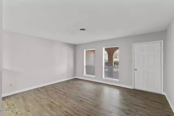 2003 Oakwood Drive, Jacksonville, NC 28546