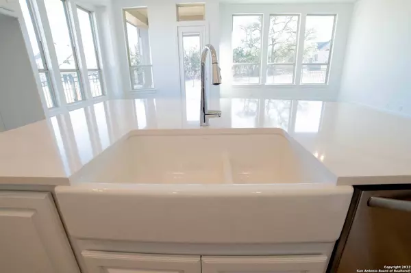 517 Huntwick Dr, Boerne, TX 78006