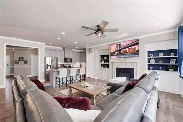 377 Hayden CIR, Woodstock, GA 30189