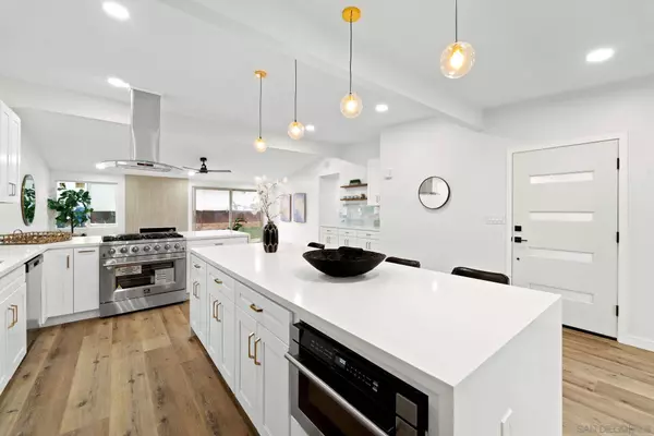 2832 Walker Dr, San Diego, CA 92123