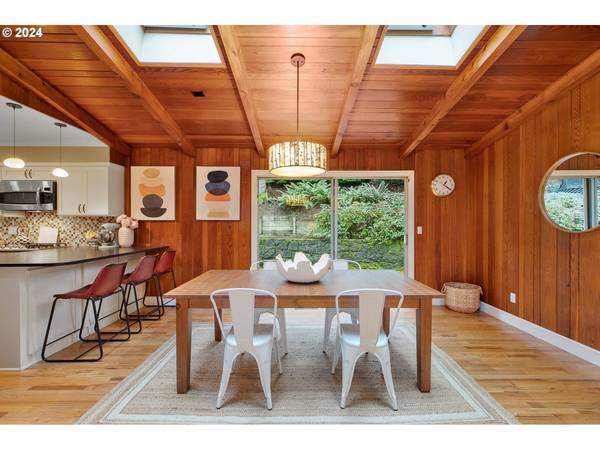 2062 CEDAR CT, Lake Oswego, OR 97034