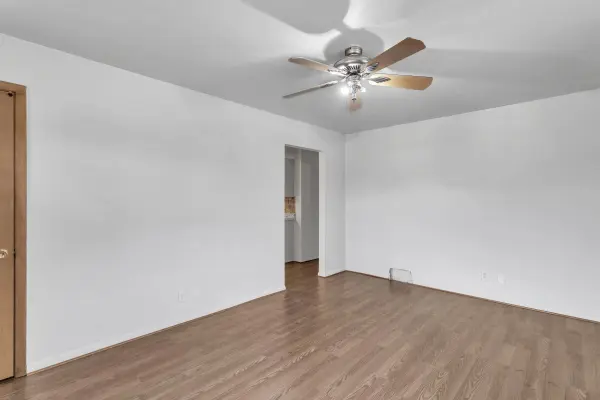 5653 N 69th St, Milwaukee, WI 53218