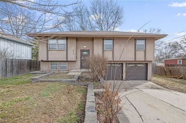 8715 N Oak Trafficway, Kansas City, MO 64155