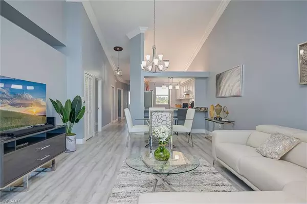 480 Robin Hood CIR #202, Naples, FL 34104