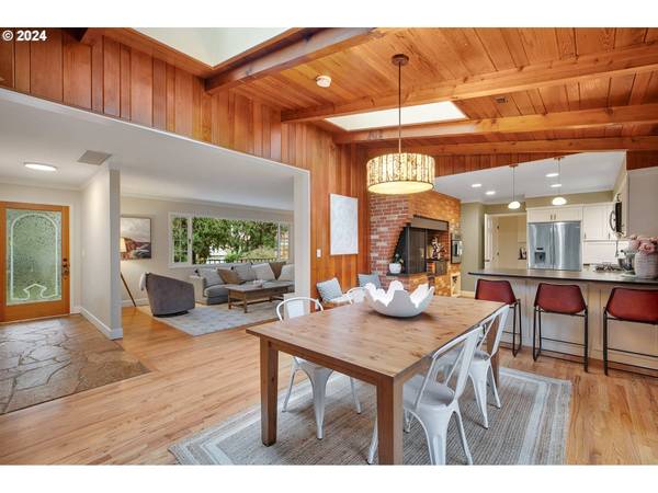 2062 CEDAR CT, Lake Oswego, OR 97034