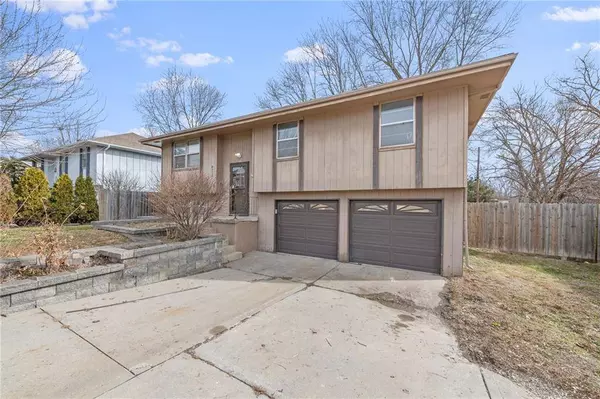 8715 N Oak Trafficway, Kansas City, MO 64155