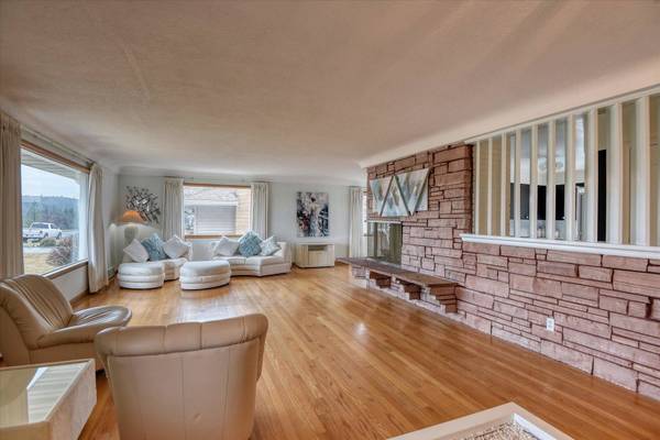 3212 W Riverview Dr, Spokane, WA 99205