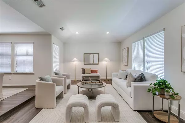 912 Glacier Lane, Grapevine, TX 76051