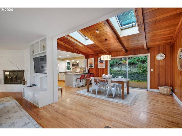 2062 CEDAR CT, Lake Oswego, OR 97034