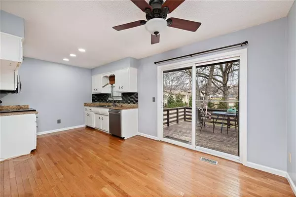 8715 N Oak Trafficway, Kansas City, MO 64155