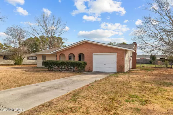 2003 Oakwood Drive, Jacksonville, NC 28546