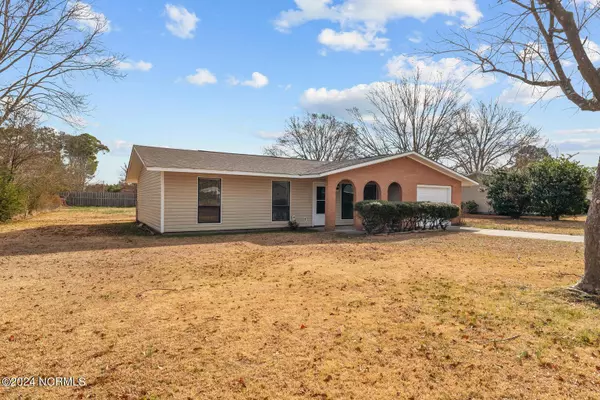 2003 Oakwood Drive, Jacksonville, NC 28546