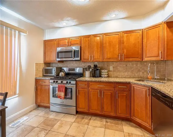 231 Cottonwood Road #231, Newington, CT 06111