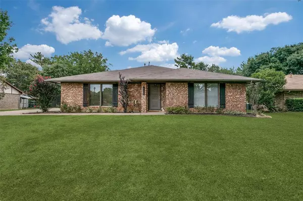 912 Glacier Lane, Grapevine, TX 76051