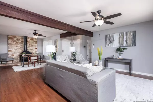 426 BYRD BLVD, Universal City, TX 78148-4509