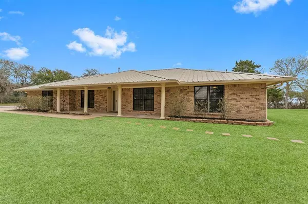 5124 Kendall RD, Beach City, TX 77523