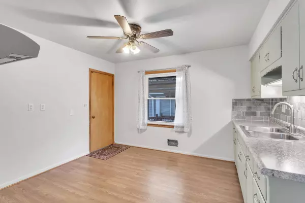 5653 N 69th St, Milwaukee, WI 53218