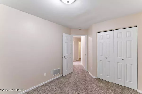 6934 Creekview LOOP #27, Anchorage, AK 99507