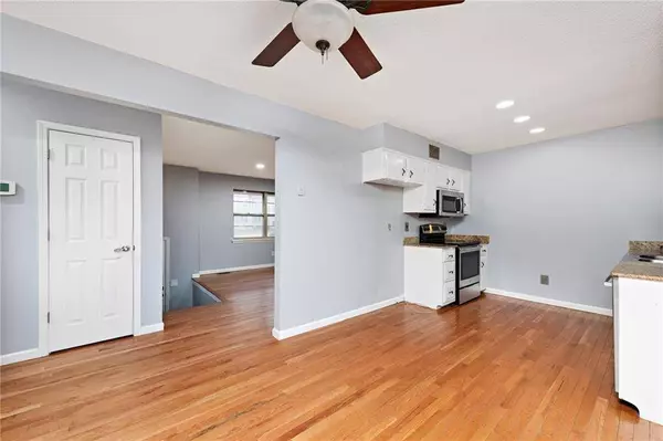 8715 N Oak Trafficway, Kansas City, MO 64155