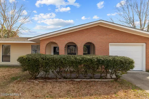 2003 Oakwood Drive, Jacksonville, NC 28546