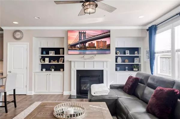 377 Hayden CIR, Woodstock, GA 30189