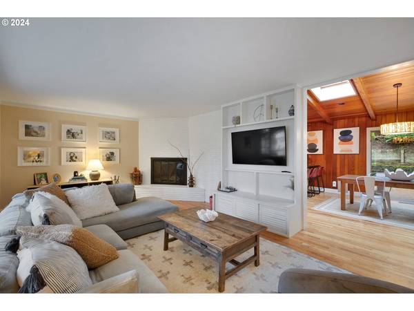 2062 CEDAR CT, Lake Oswego, OR 97034