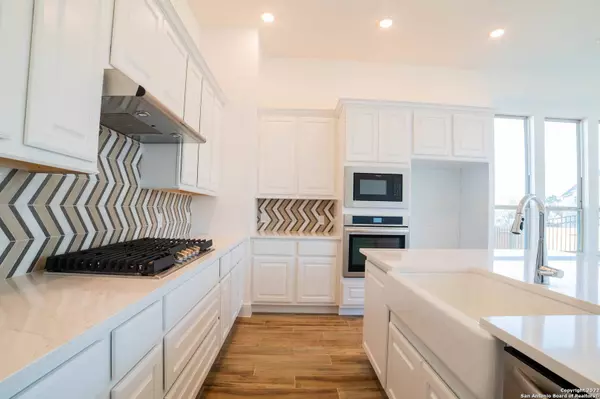 517 Huntwick Dr, Boerne, TX 78006