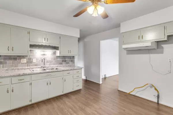 5653 N 69th St, Milwaukee, WI 53218