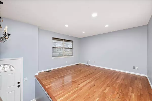 8715 N Oak Trafficway, Kansas City, MO 64155