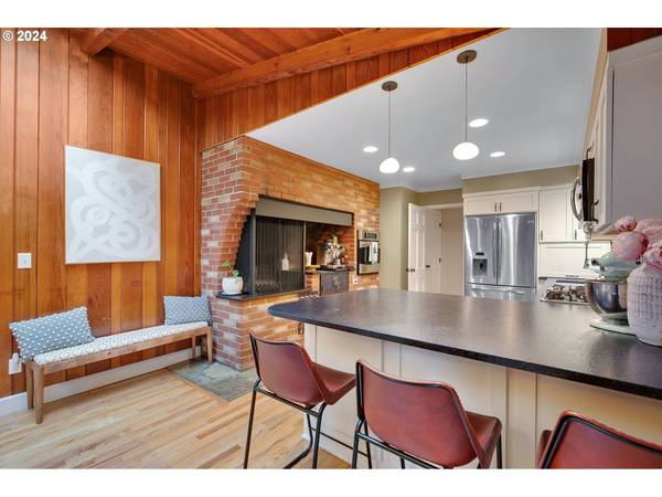 2062 CEDAR CT, Lake Oswego, OR 97034