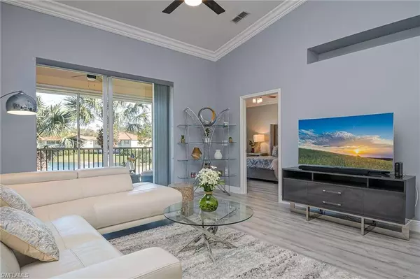 480 Robin Hood CIR #202, Naples, FL 34104