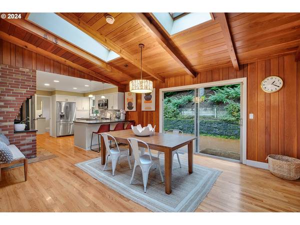 2062 CEDAR CT, Lake Oswego, OR 97034