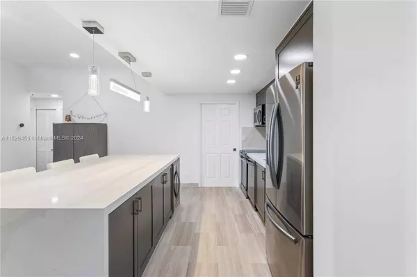 9725 NW 52nd St #101, Doral, FL 33178