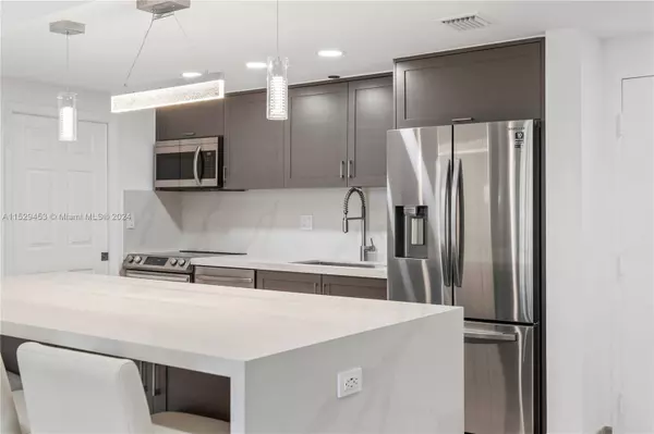 9725 NW 52nd St #101, Doral, FL 33178