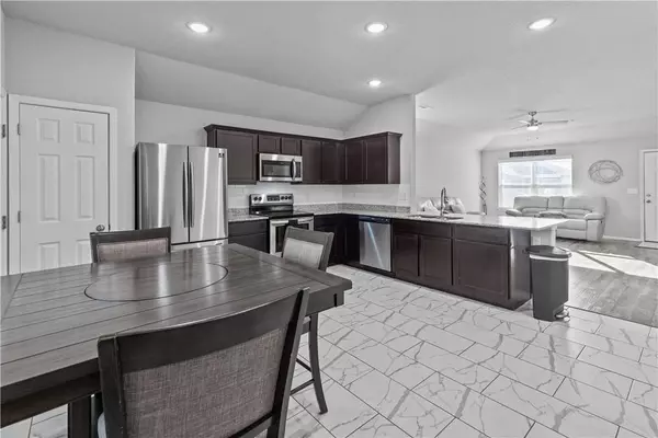 4889 W Hoover Loop, Fayetteville, AR 72704