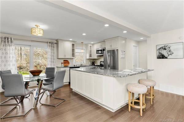 10 Carriage Path North #10, Milford, CT 06460