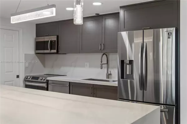 9725 NW 52nd St #101, Doral, FL 33178