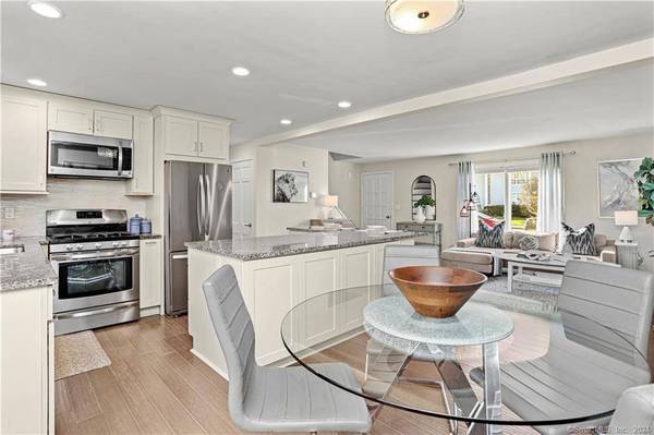 10 Carriage Path North #10, Milford, CT 06460