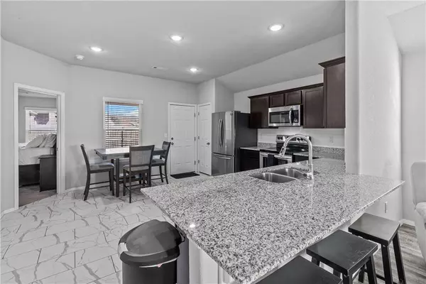 4889 W Hoover Loop, Fayetteville, AR 72704